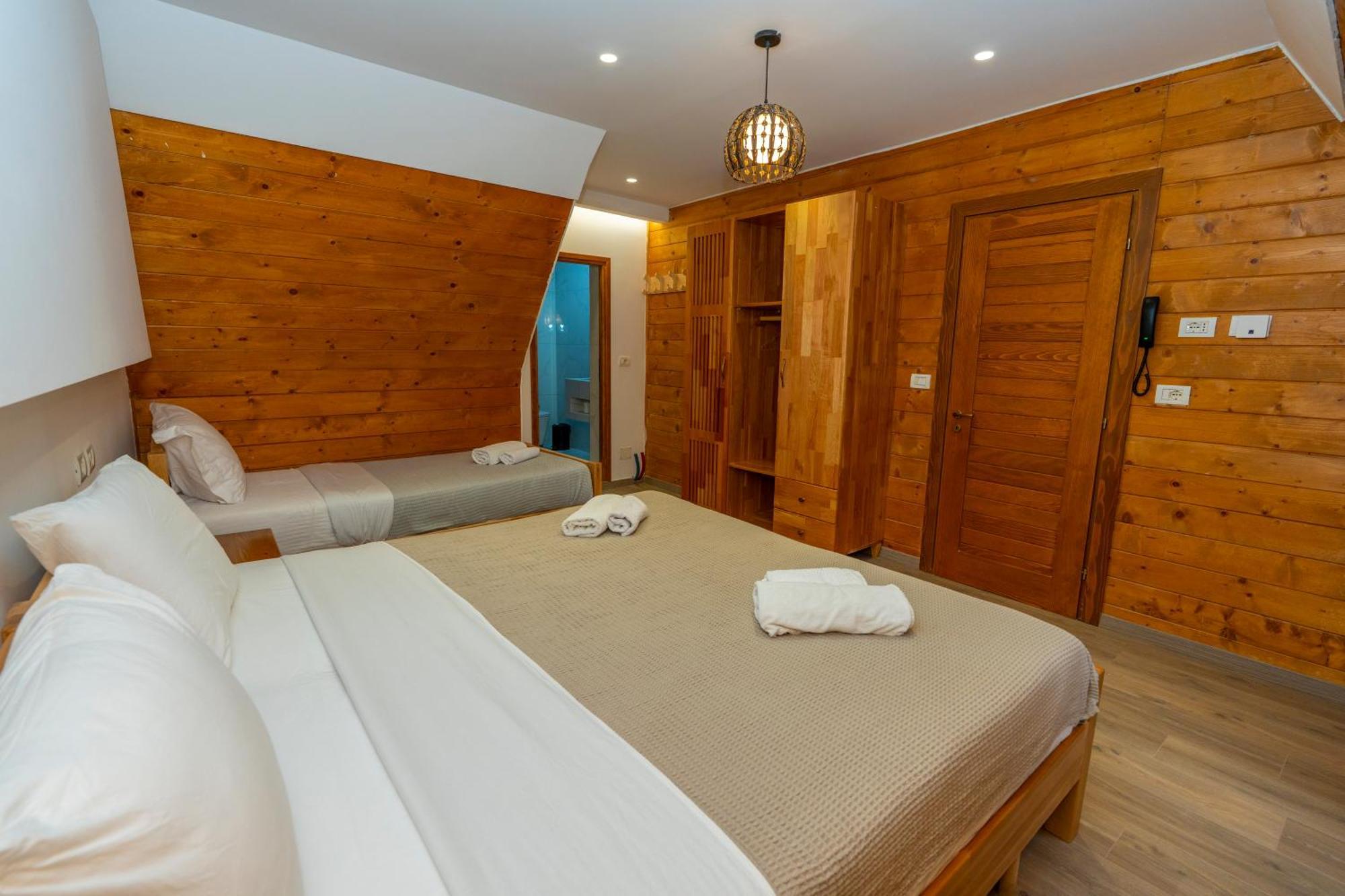 Bujtina Berishta Casa de hóspedes 5*